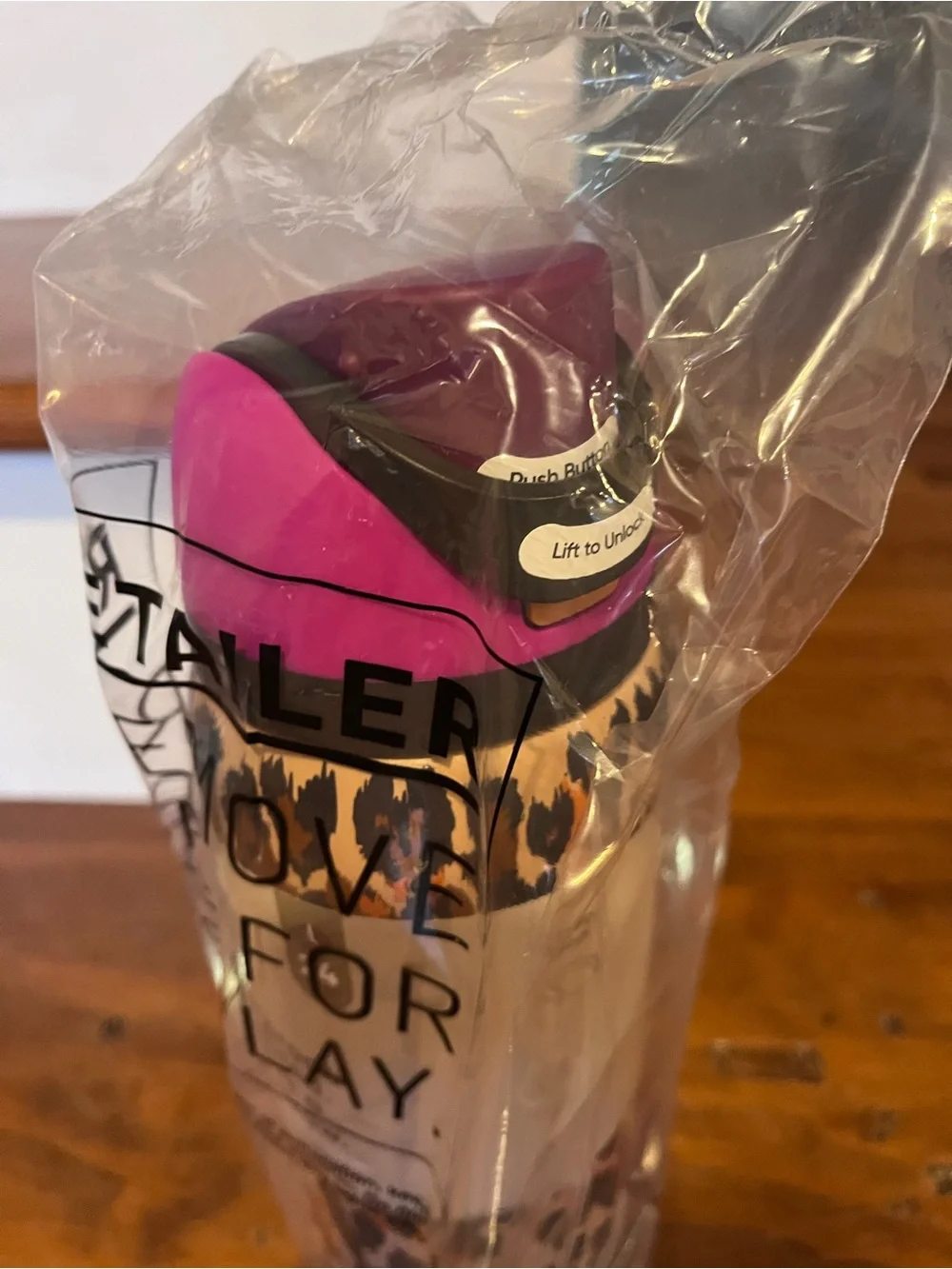 Owala UO Exclusive Wild At Heart FreeSip 32 oz Water Bottle, NWT